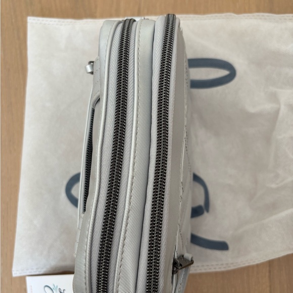 NWT Lug Super Coupe 2 Metallic Silver - Picture 4 of 15